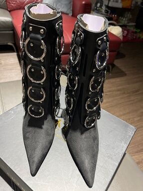 AKIRA AKIRA GOLD GERANIUM BLACK PIERCING STILETTO BOOTIE Size 88